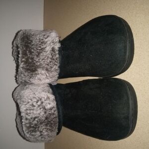 Isotoner Women's Black Fur-Lined Boots/Slippers Size 6.5